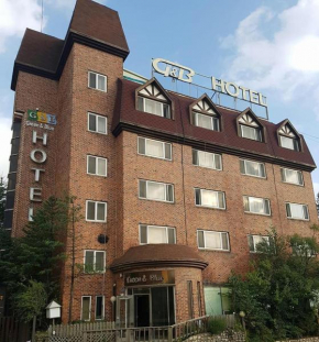 Отель Green and Blue Hotel, Пхёнчхан